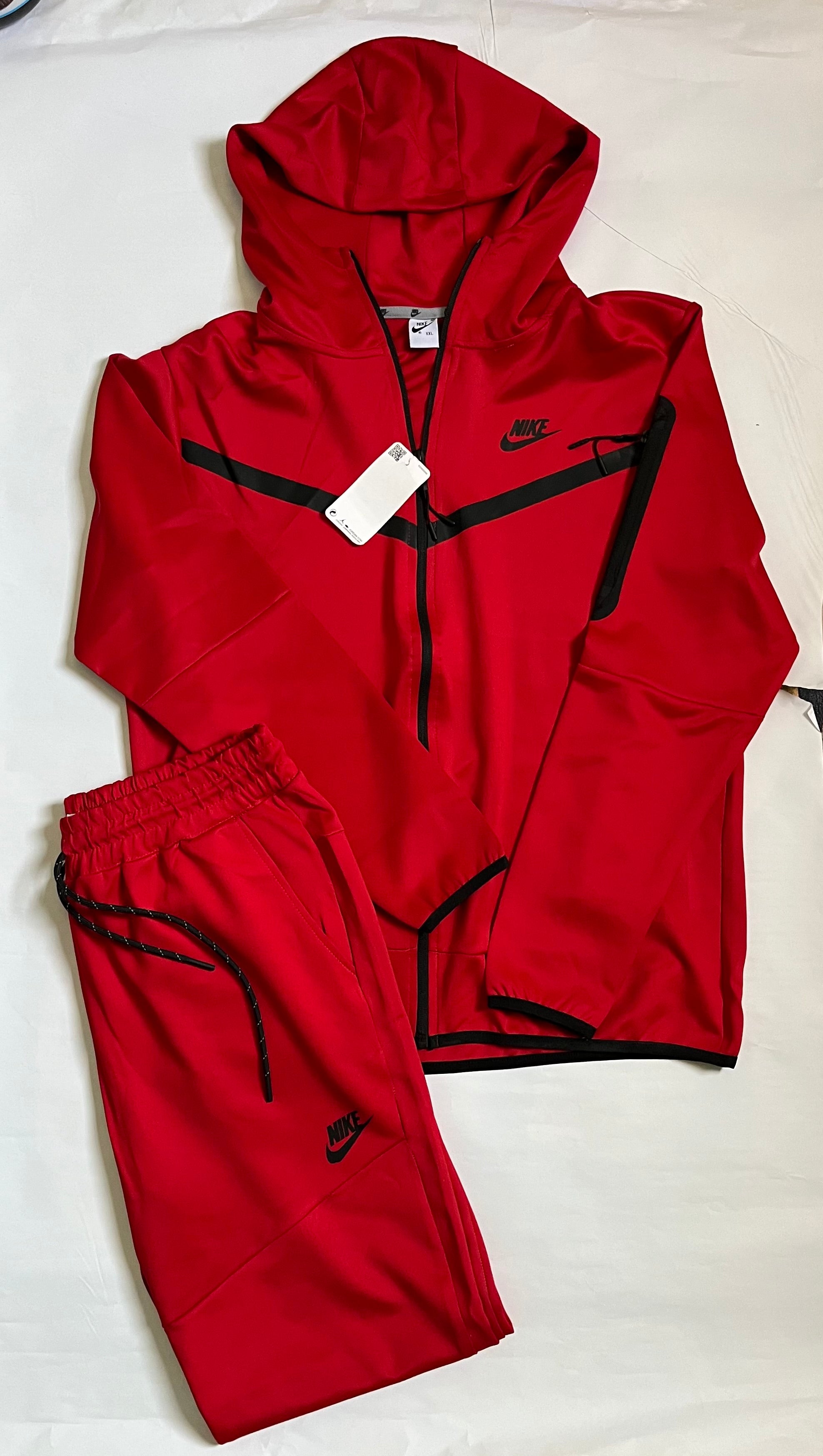 Red nike teck