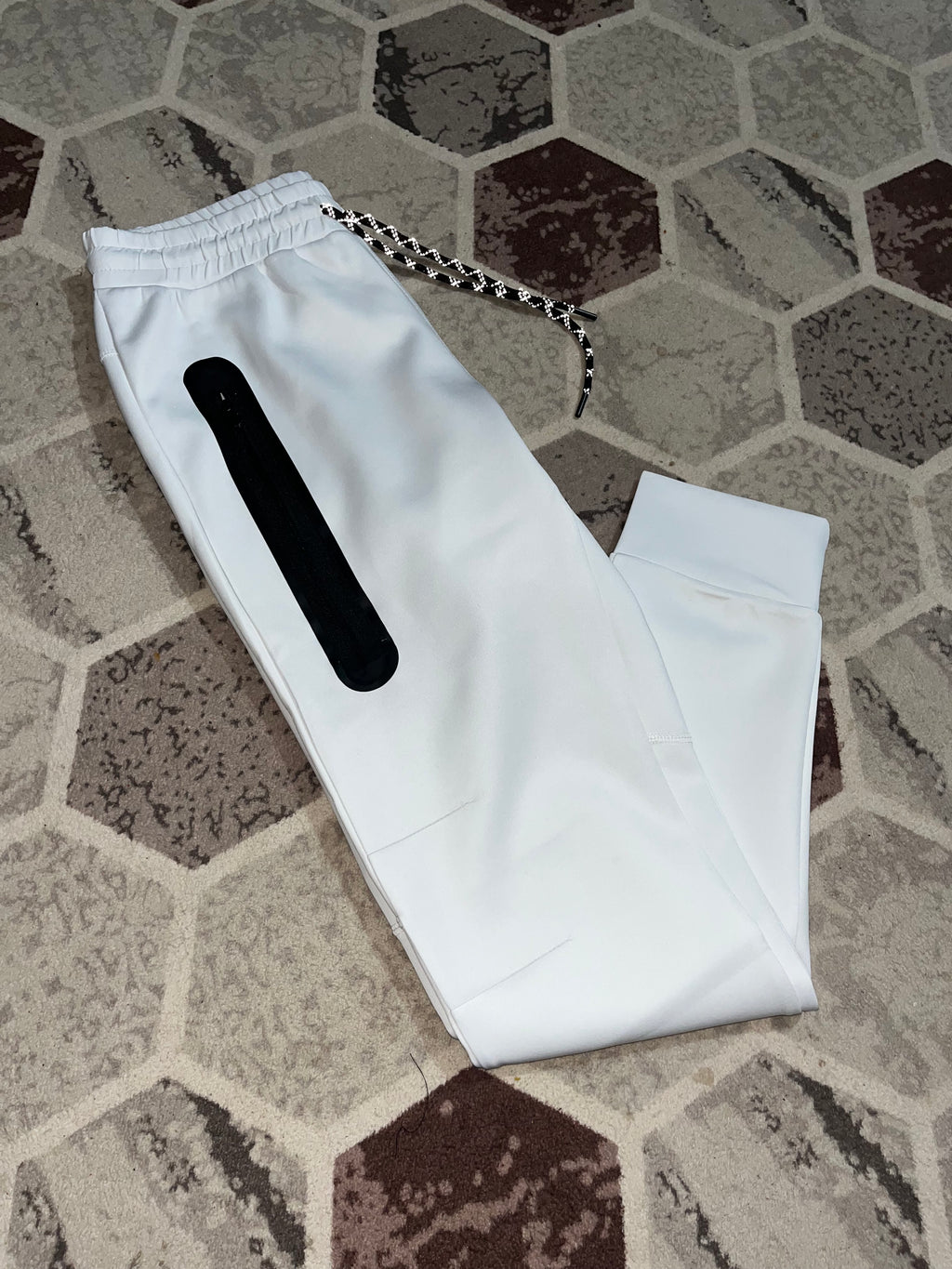 WHITE NIKE PANTS